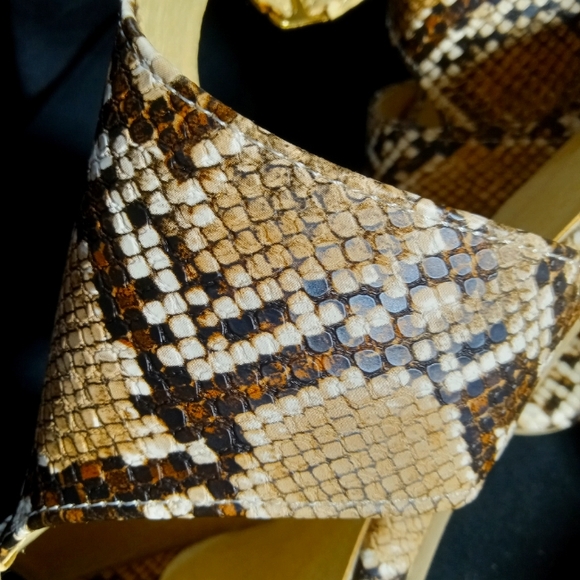 BOGOFREE SZ9.5 HEELS. GREAT CONDITION - Picture 12 of 16